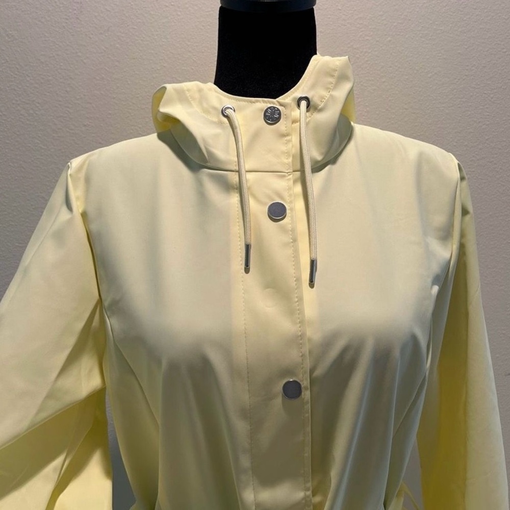 Rains Curve W Jacket in Straw Size: Medium NWT - Picture 9 of 10
